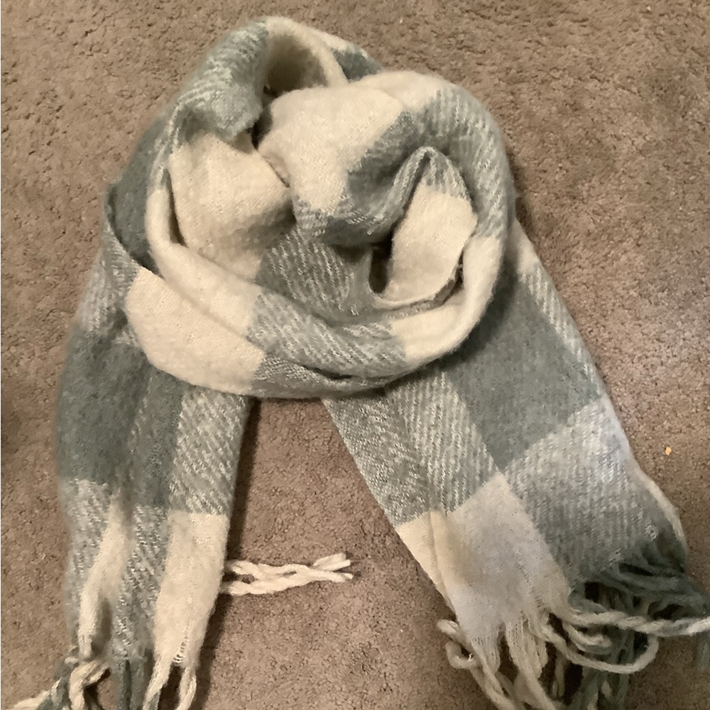 Wrap around chunky scarf